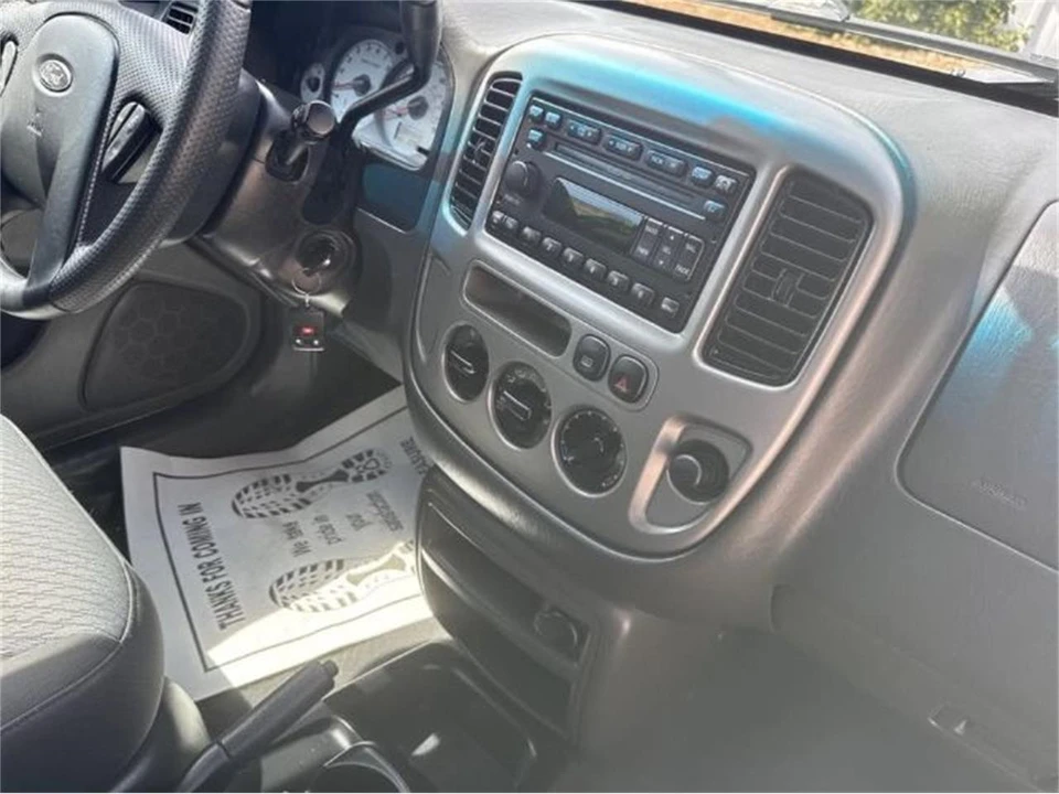 2004 Ford Escape - Image 10 of 19