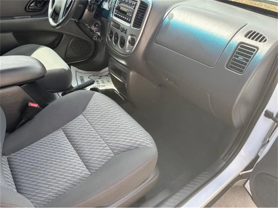2004 Ford Escape - Image 13 of 19