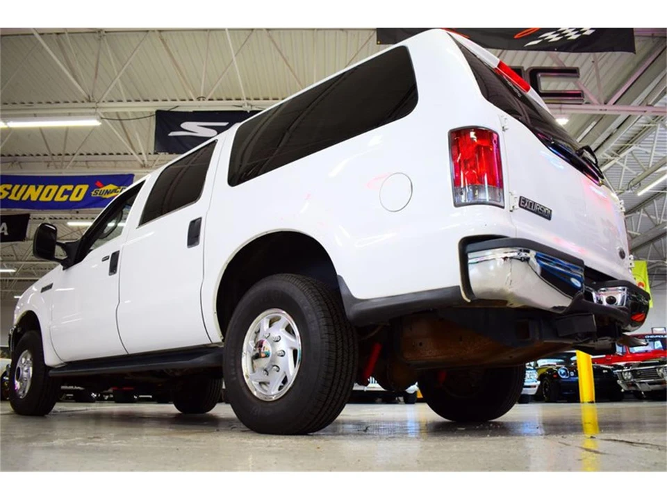 2004 Ford Excursion - Image 13 of 31