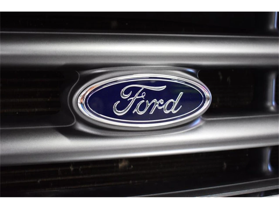 2004 Ford Excursion - Image 24 of 31