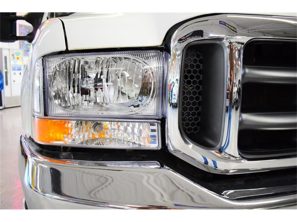 2004 Ford Excursion - Image 25 of 31