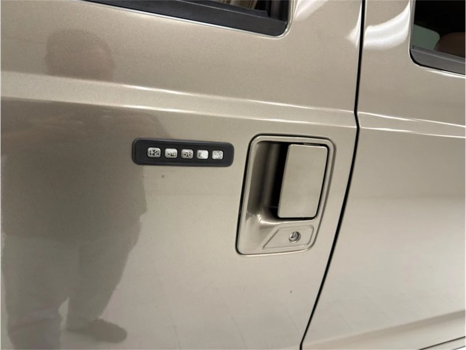 2004 Ford Excursion - Image 26 of 31