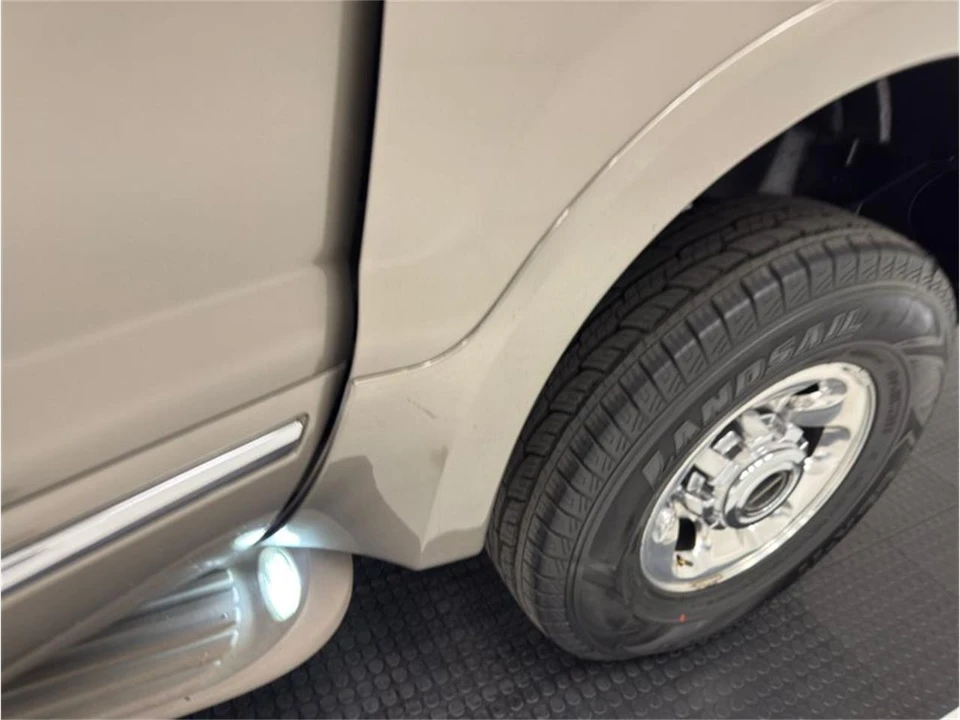 2004 Ford Excursion - Image 22 of 31