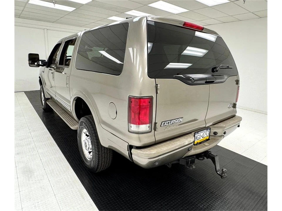 2004 Ford Excursion - Image 3 of 31