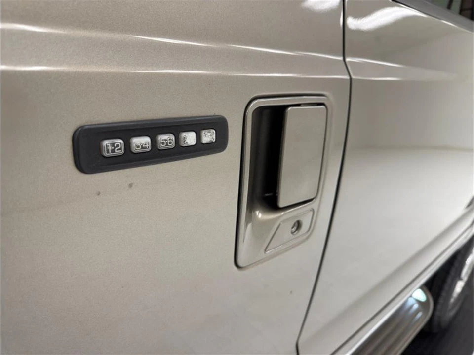 2004 Ford Excursion - Image 16 of 31