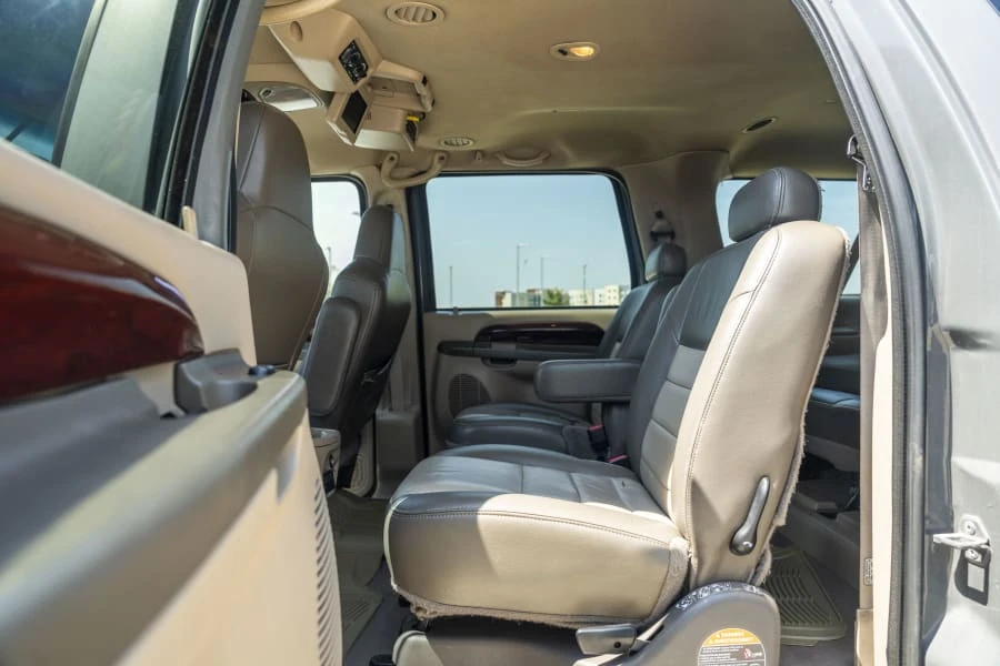 2004 Ford Excursion - Image 17 of 28