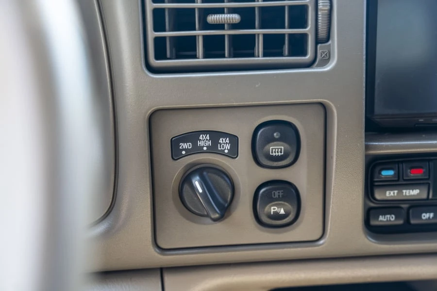 2004 Ford Excursion - Image 18 of 28