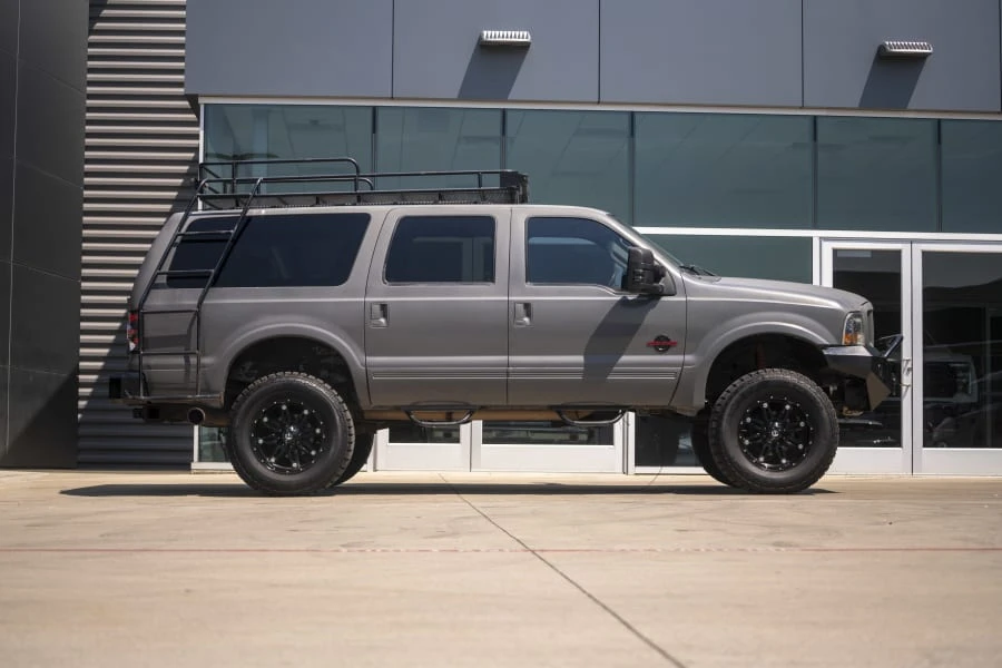 2004 Ford Excursion - Image 2 of 28
