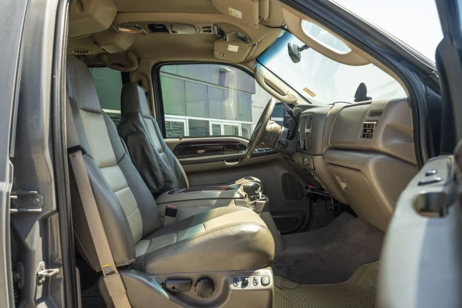 2004 Ford Excursion - Image 23 of 28