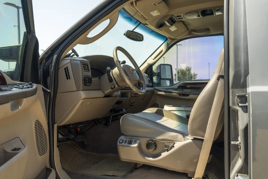 2004 Ford Excursion - Image 16 of 28