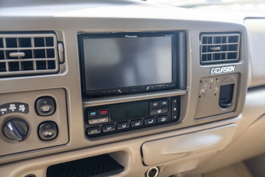 2004 Ford Excursion - Image 22 of 28
