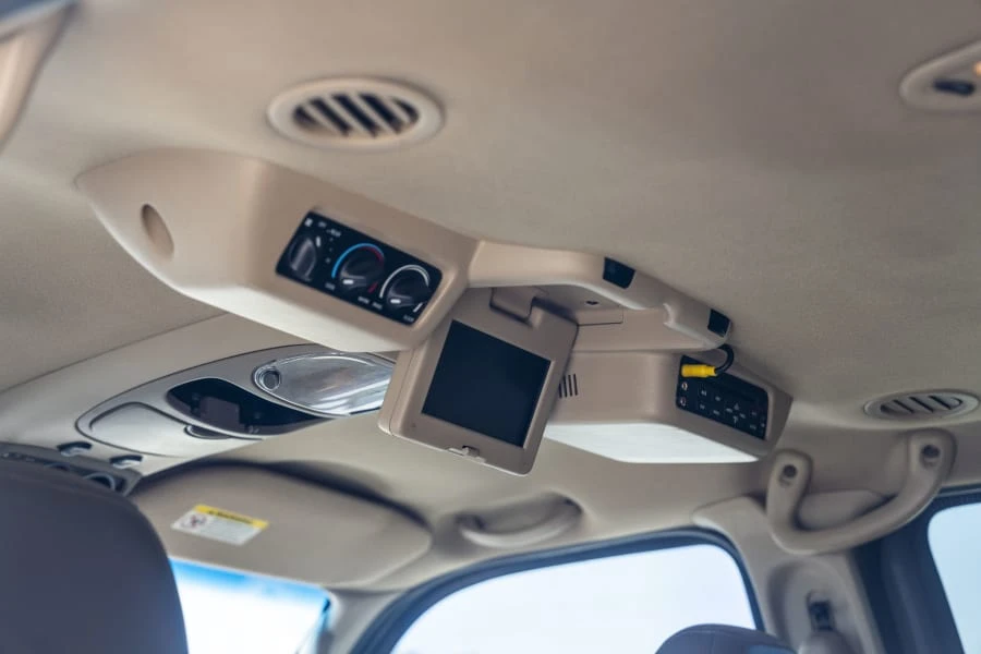 2004 Ford Excursion - Image 24 of 28