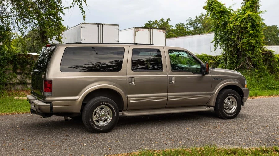 2004 Ford Excursion - Image 2 of 27