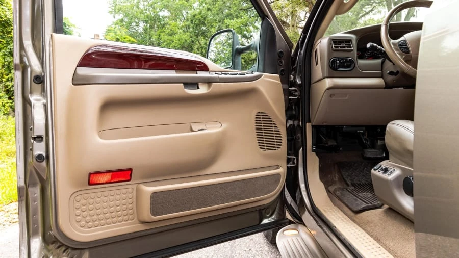 2004 Ford Excursion - Image 10 of 27