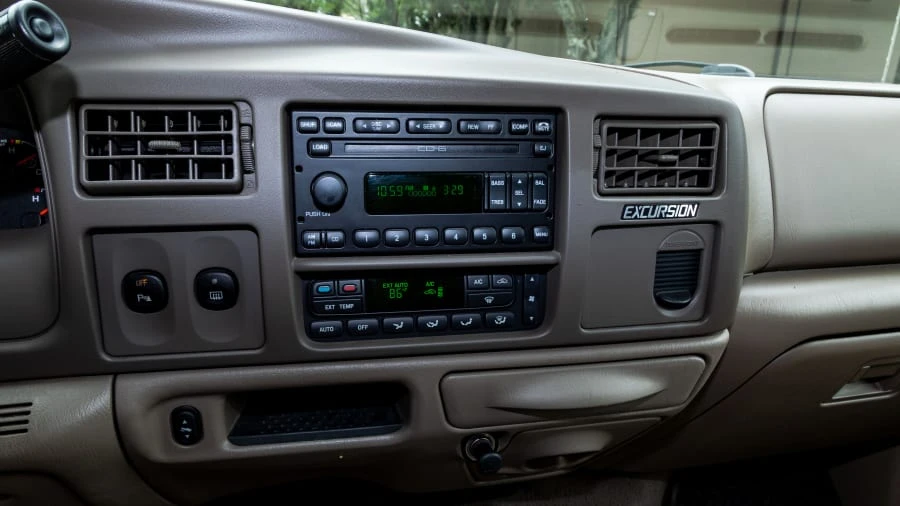 2004 Ford Excursion - Image 17 of 27