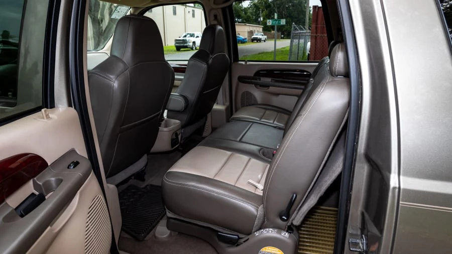 2004 Ford Excursion - Image 18 of 27