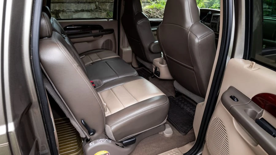 2004 Ford Excursion - Image 19 of 27