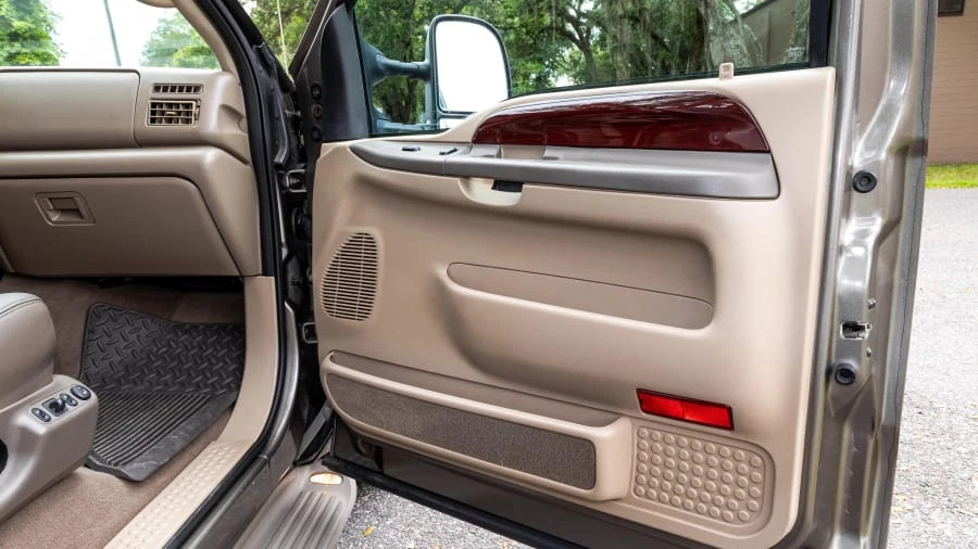 2004 Ford Excursion - Image 11 of 27