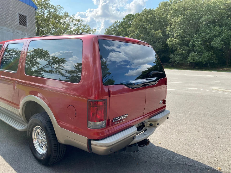 2004 Ford Excursion - Image 25 of 31