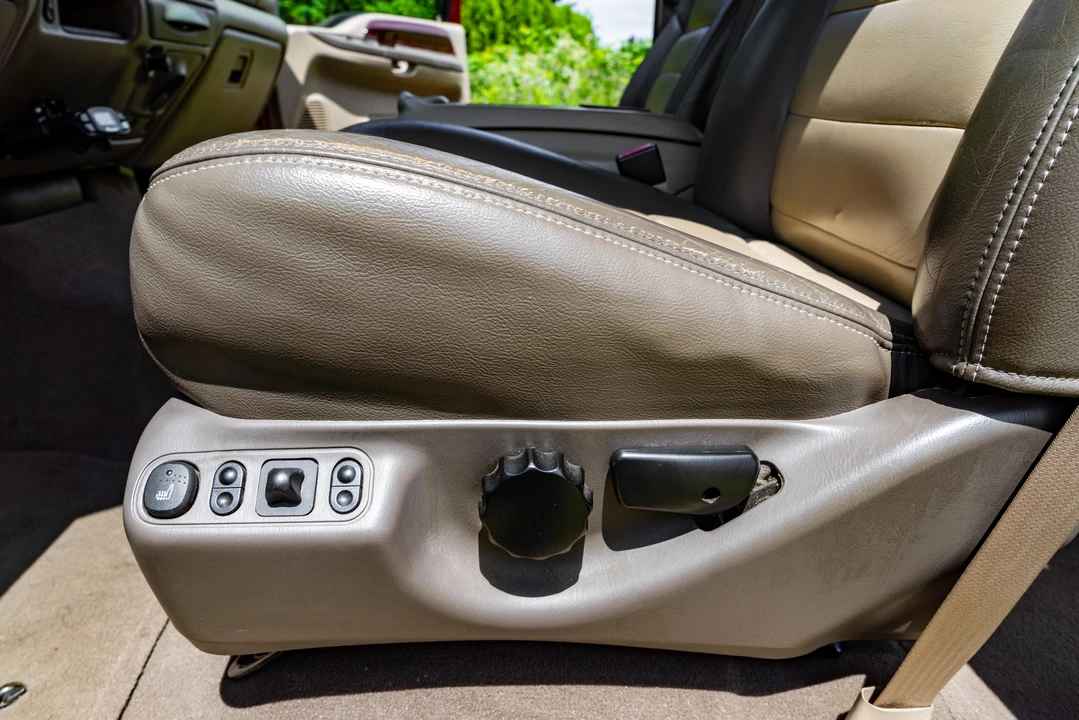 2004 Ford Excursion - Image 29 of 31