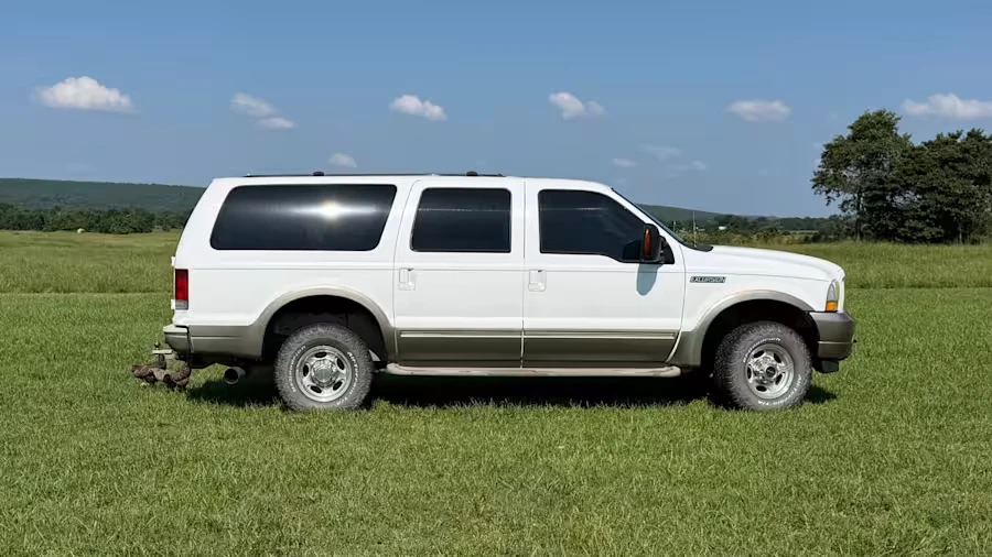 2004 Ford Excursion - Image 2 of 12