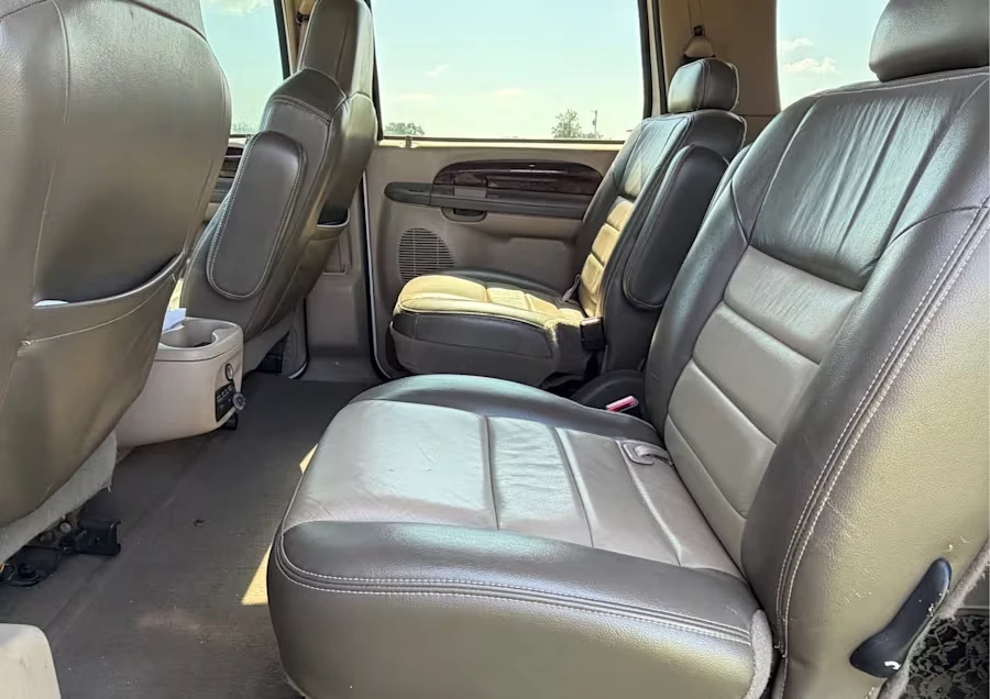 2004 Ford Excursion - Image 11 of 12