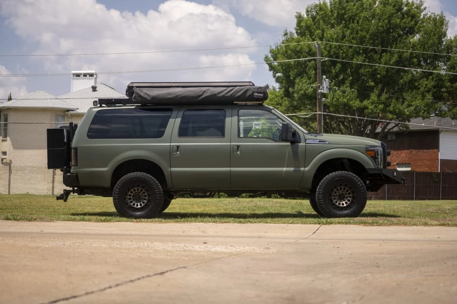 2004 Ford Excursion - Image 2 of 31