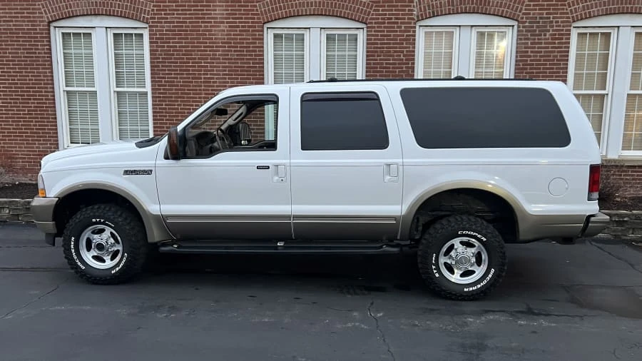 2004 Ford Excursion - Image 2 of 11