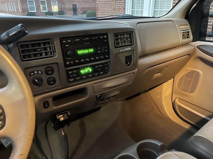 2004 Ford Excursion - Image 8 of 11
