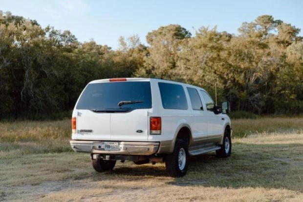 2004 Ford Excursion - Image 2 of 7