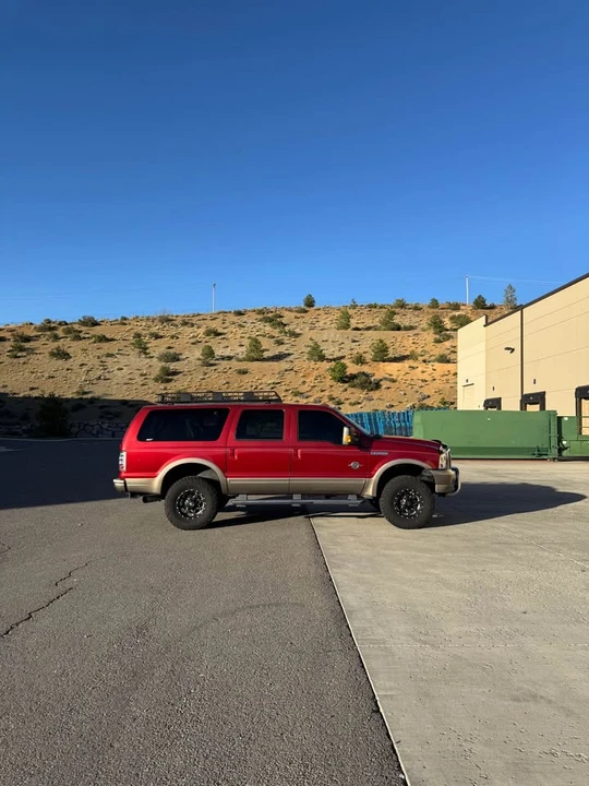 2004 Ford Excursion - Image 2 of 20