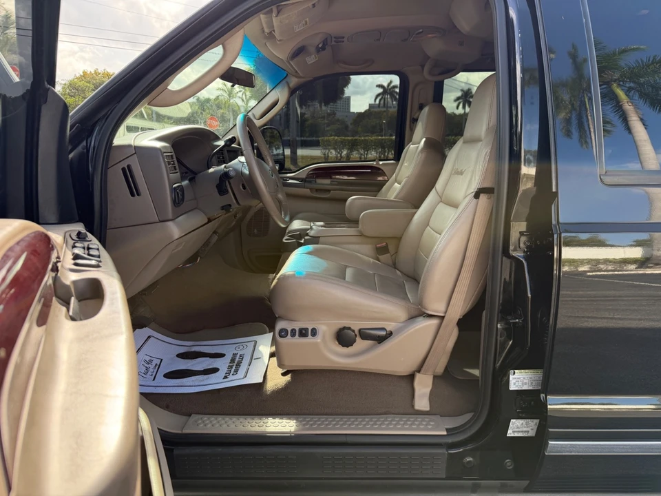 2004 Ford Excursion - Image 20 of 21