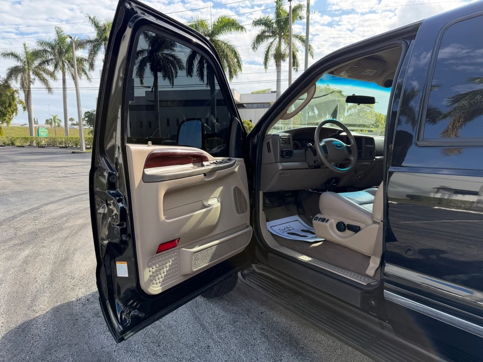 2004 Ford Excursion - Image 19 of 21