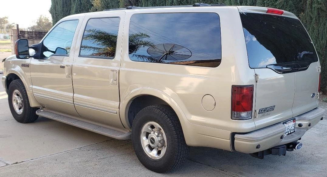 2004 Ford Excursion - Image 3 of 31