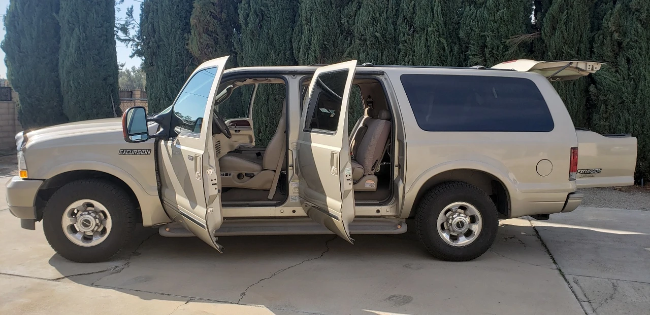 2004 Ford Excursion - Image 9 of 31