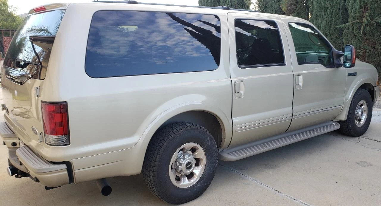 2004 Ford Excursion - Image 19 of 31