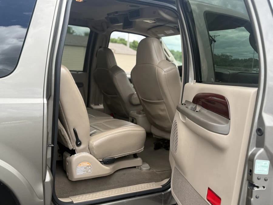 2004 Ford Excursion - Image 10 of 15