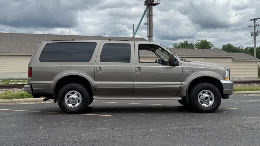 2004 Ford Excursion - Image 2 of 15