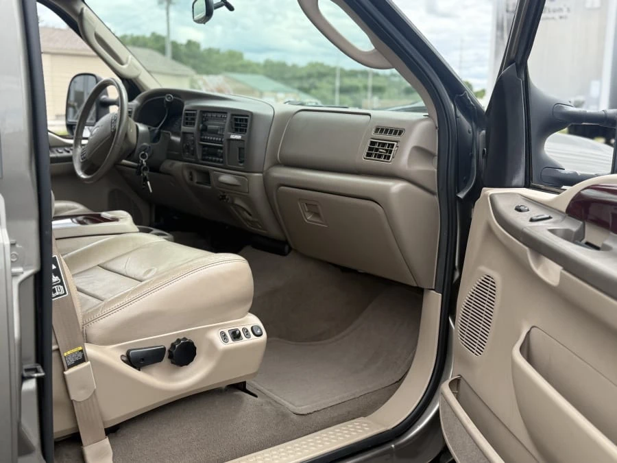 2004 Ford Excursion - Image 9 of 15
