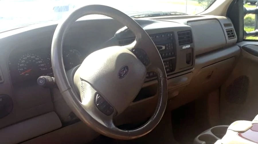 2004 Ford Excursion - Image 3 of 10