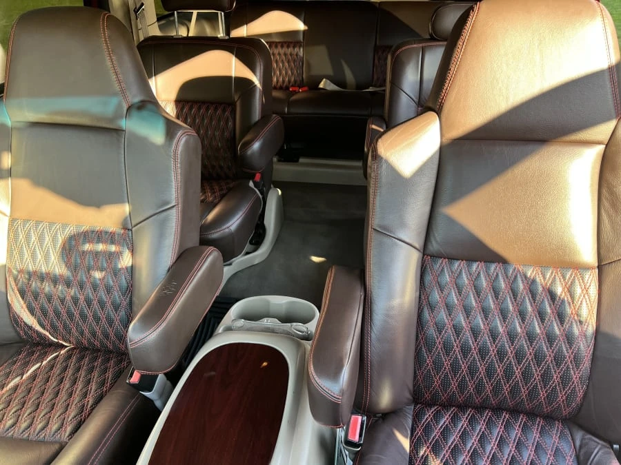 2004 Ford Excursion - Image 28 of 31