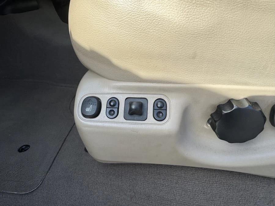 2004 Ford Excursion - Image 12 of 18