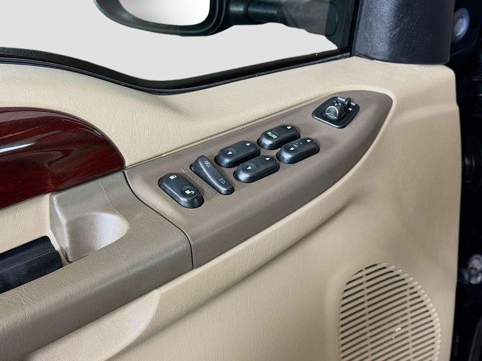 2004 Ford Excursion - Image 19 of 21