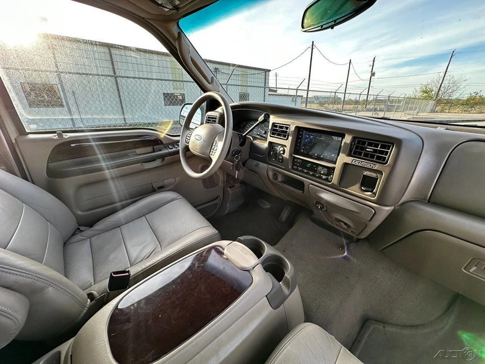 2004 Ford Excursion - Image 20 of 21