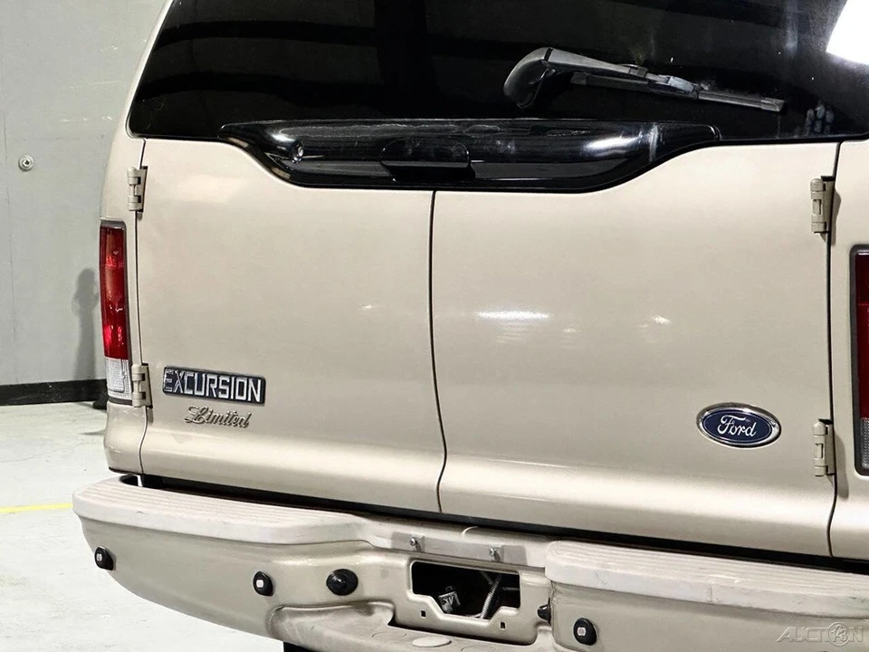 2004 Ford Excursion - Image 8 of 21