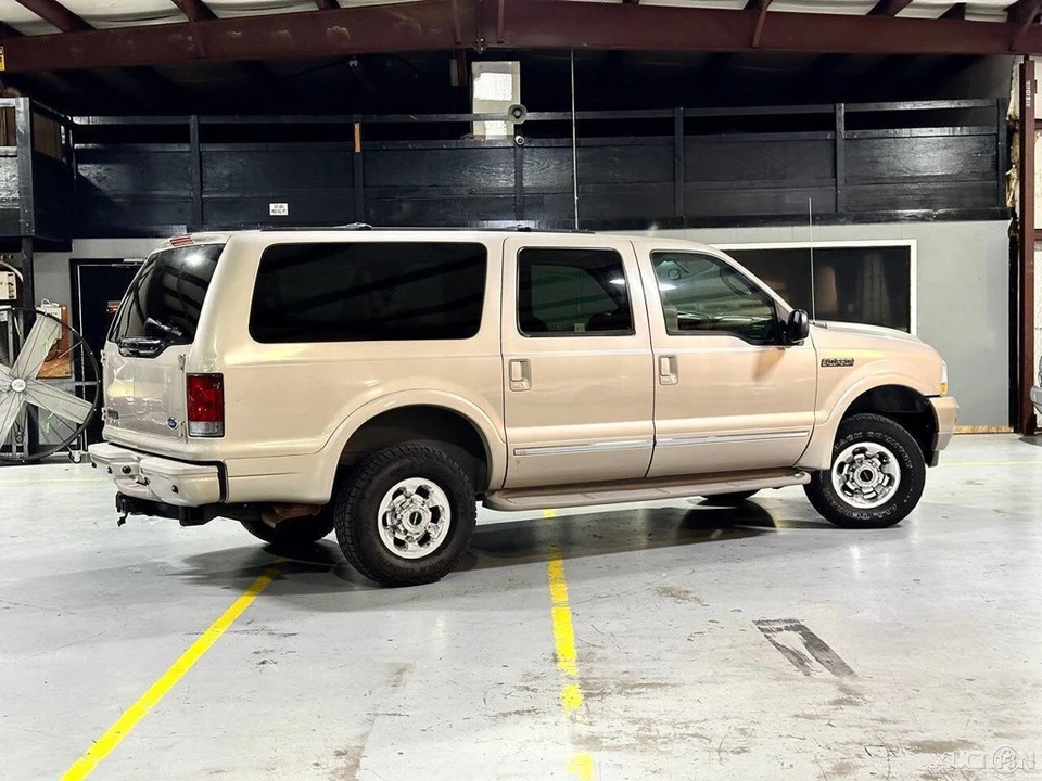 2004 Ford Excursion - Image 9 of 21