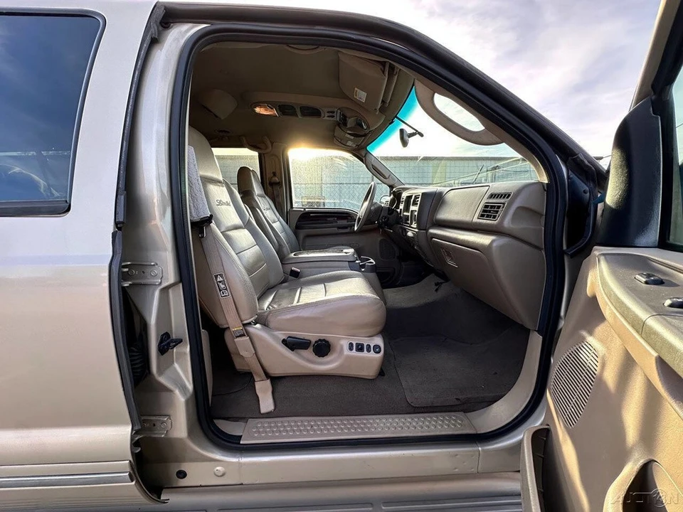 2004 Ford Excursion - Image 11 of 21