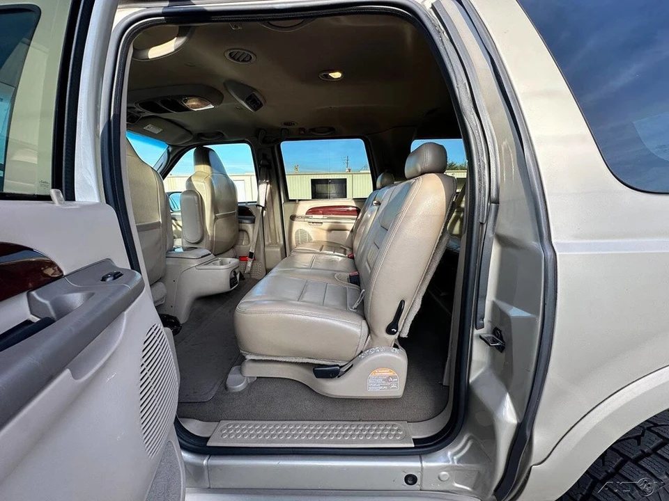 2004 Ford Excursion - Image 13 of 21