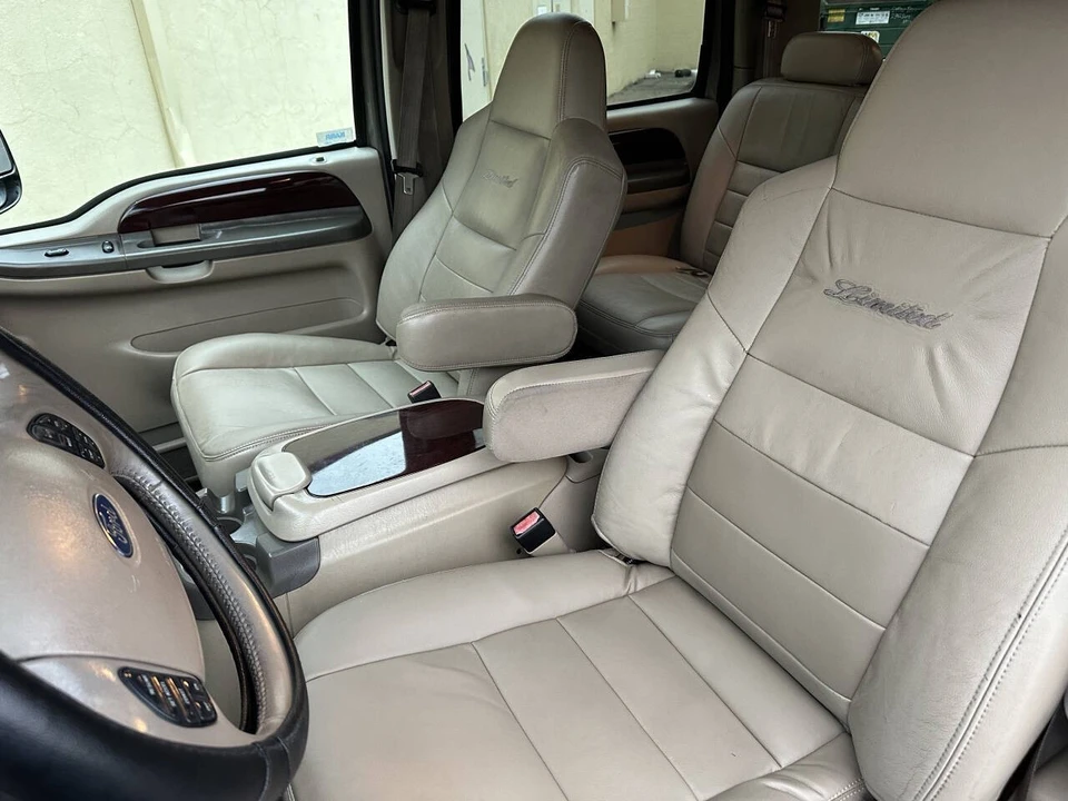2004 Ford Excursion - Image 9 of 21