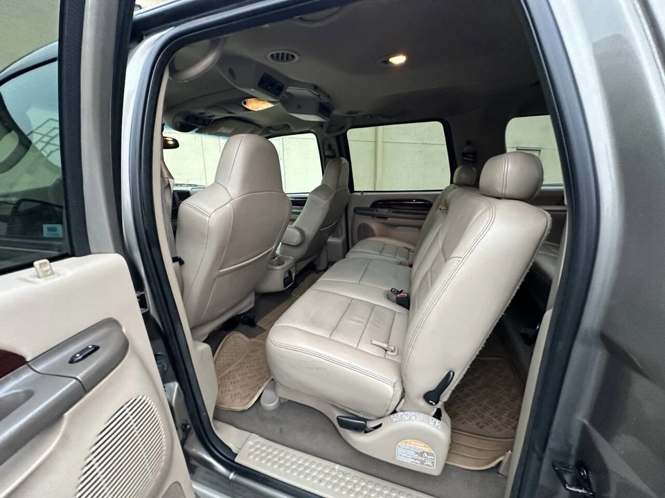 2004 Ford Excursion - Image 12 of 21